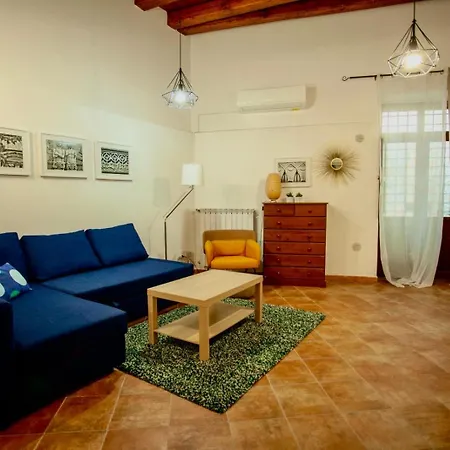 Flo's Chathedral Apartment *